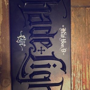 Kat Von D shade and light eyeshadow palette